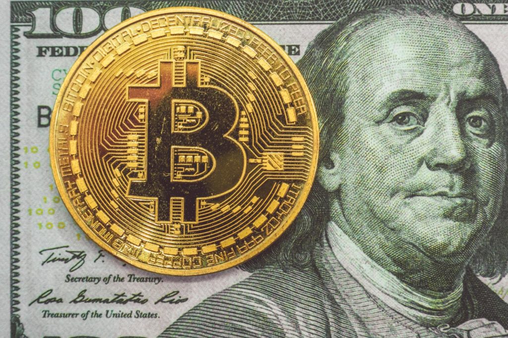 Bitcoin y dinero fiduciario